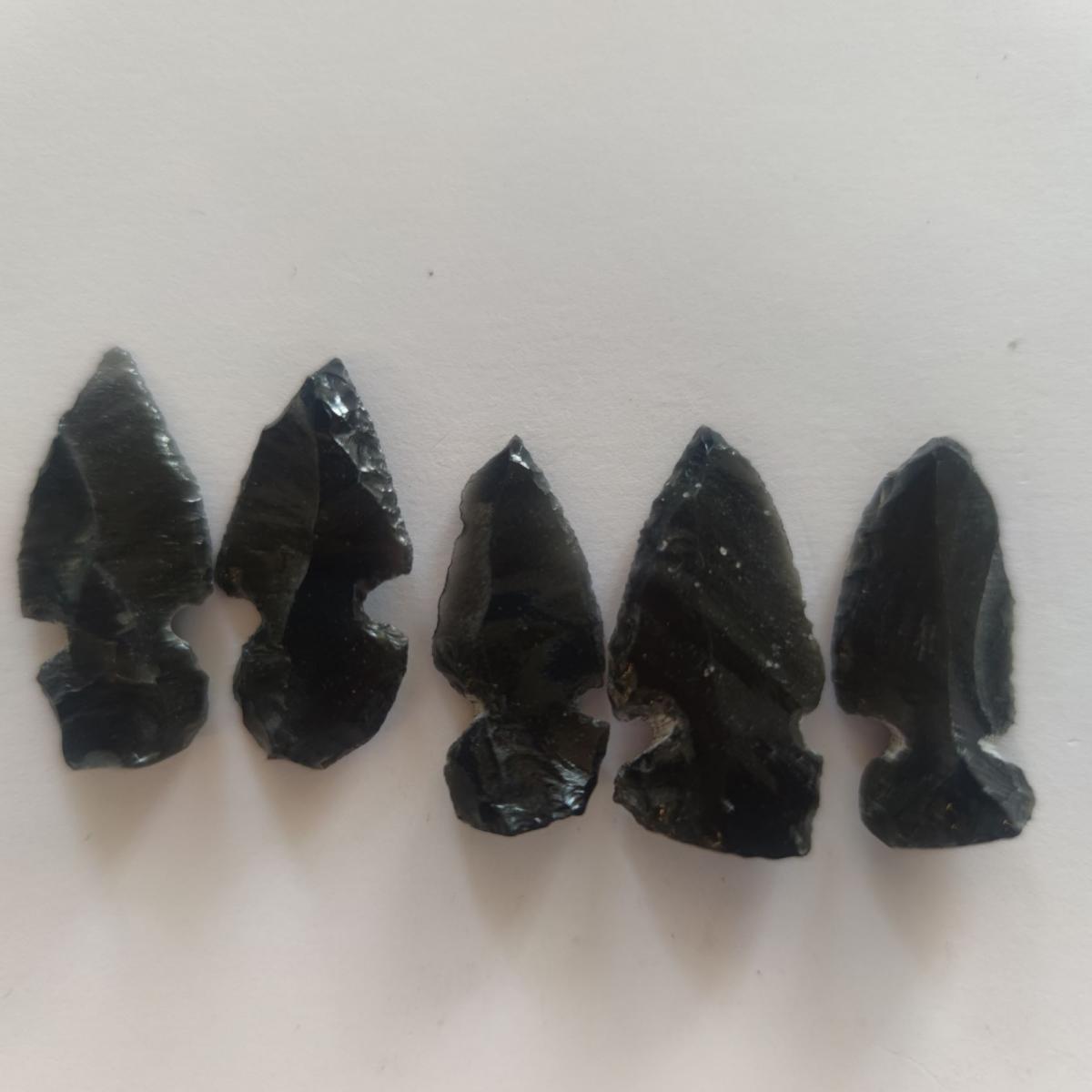 New Page Svart pilspets av obsidian - Liten 2-3 cm