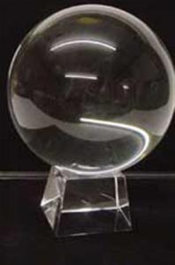 Cleo Kristallkula med ställ - 15 cm
