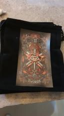 Only One Design Tre i Sv&auml;rd, sammet