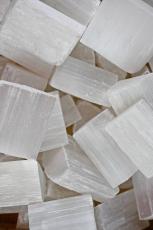 Mineralienfachhandel Selenit, Rå bit, Stor
