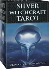 Silver Witchcraft Tarot fr&aring;n Lo Scarabeo med silverkantade kort, wiccansk symbolik och magiska illustrationer av Franco Rivolli