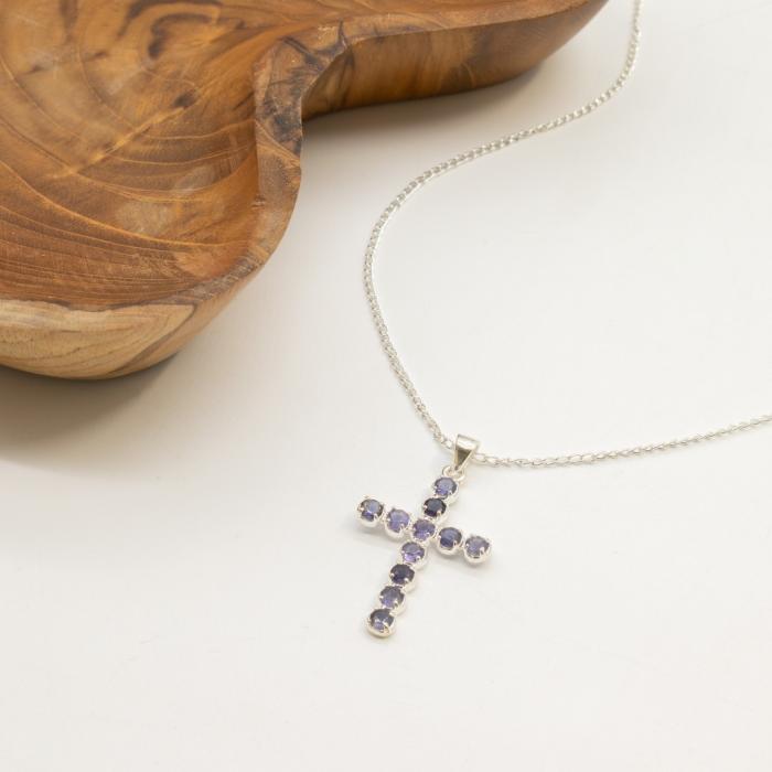 Silverpläterat krucifixhalsband med ametister