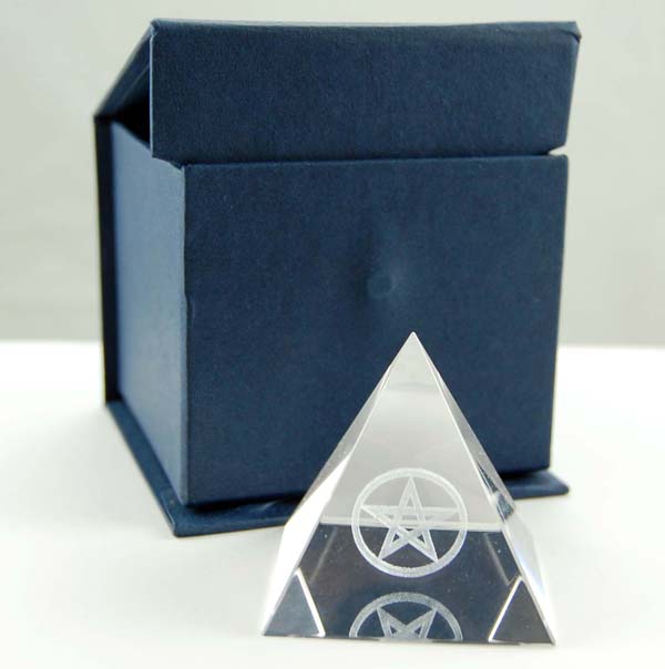 Cleo Kristallblock - Pyramid pentagram